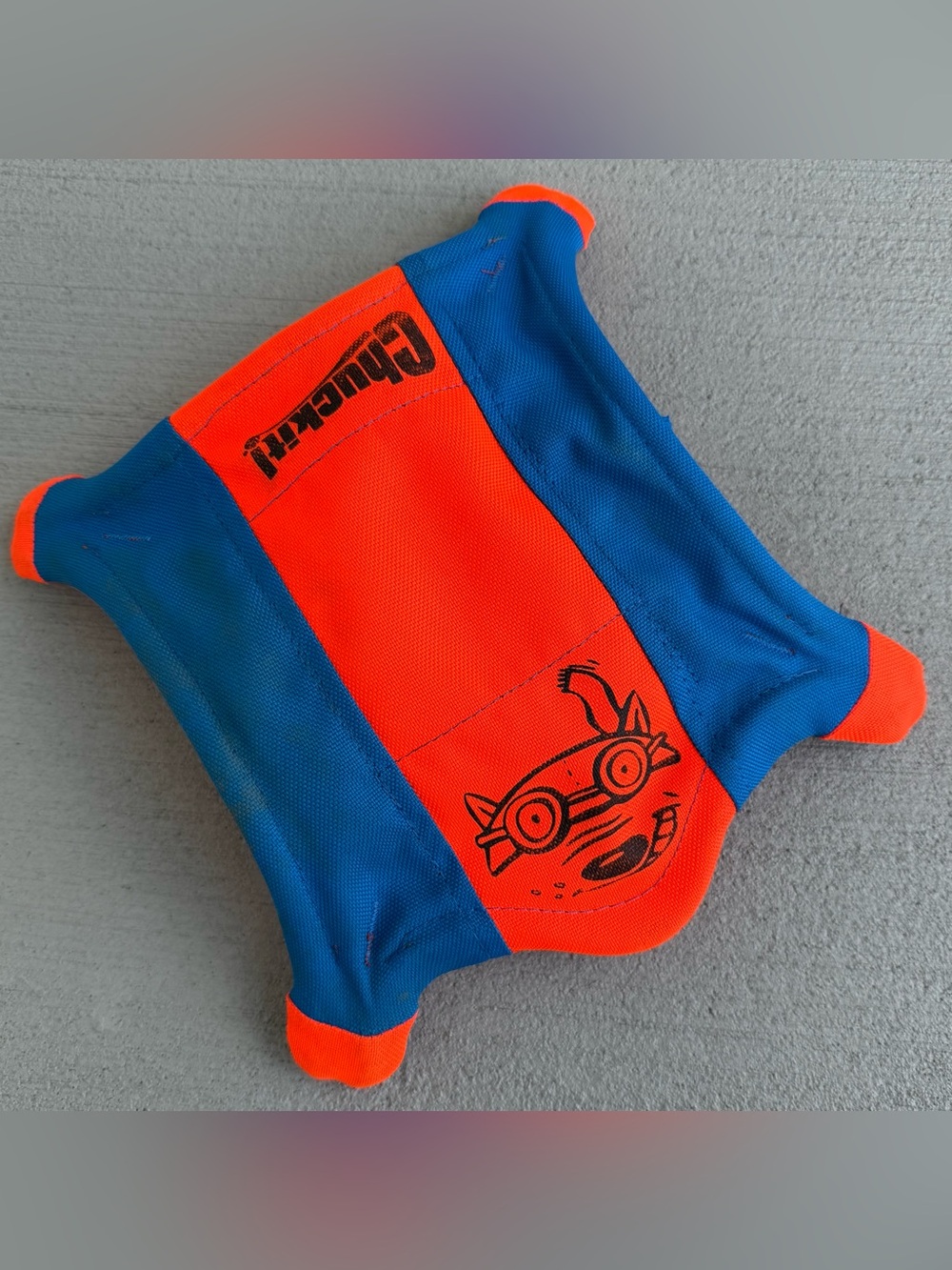 Chuckit! FLYING SQUIRREL Dog Fetch Toy Floating Flyer Glowing Paws SMALL 9-inch